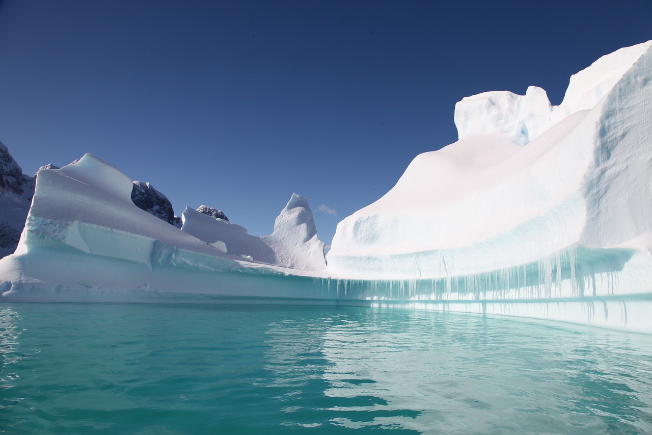 Read more about the article Antarktis-Eisschelfe schmelzen schneller denn je